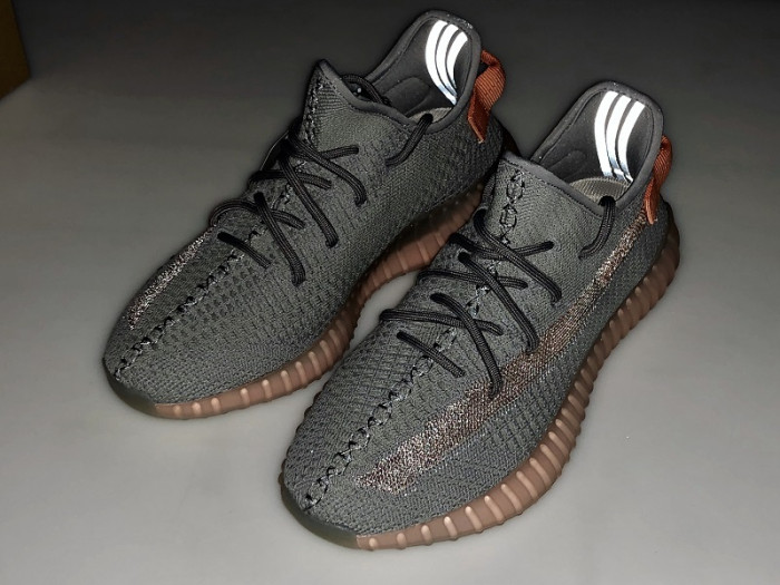 ad*s Y**zy boost 350 v2 trfrm eg7492