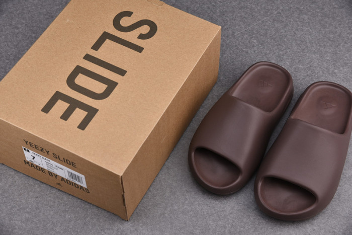 Y**zy slides 