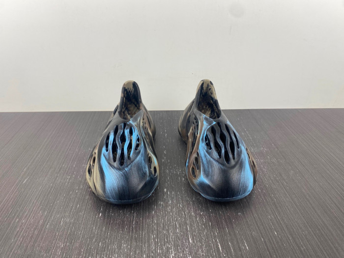 ad*s Y**zy foam runner blue clown