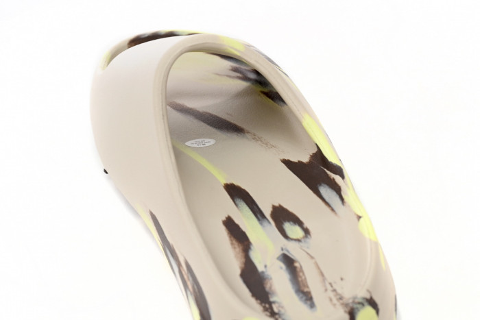 ad*s Y**zy slide enflame oil painting ink yellow fz5899