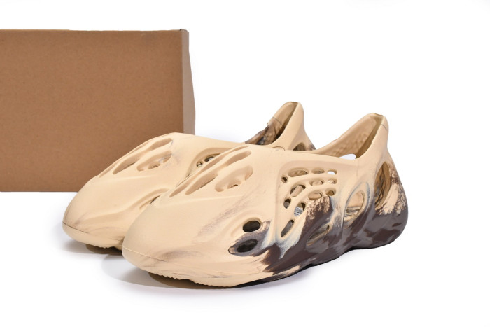 ad*s Y**zy foam rnnr mx cream clay gv8778