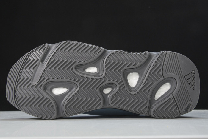 ad*s Y**zy boost 700 mnvn bright cyan gz3079
