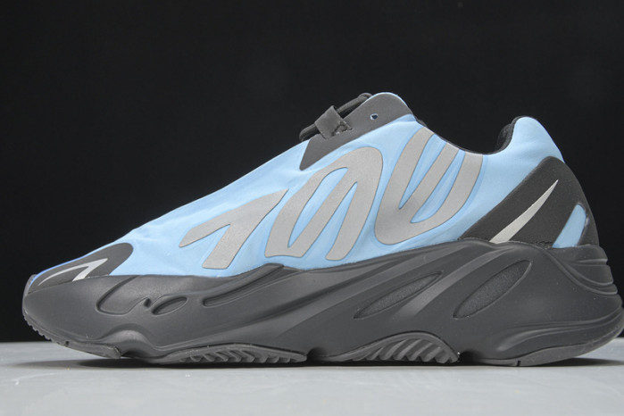 ad*s Y**zy boost 700 mnvn bright cyan gz3079