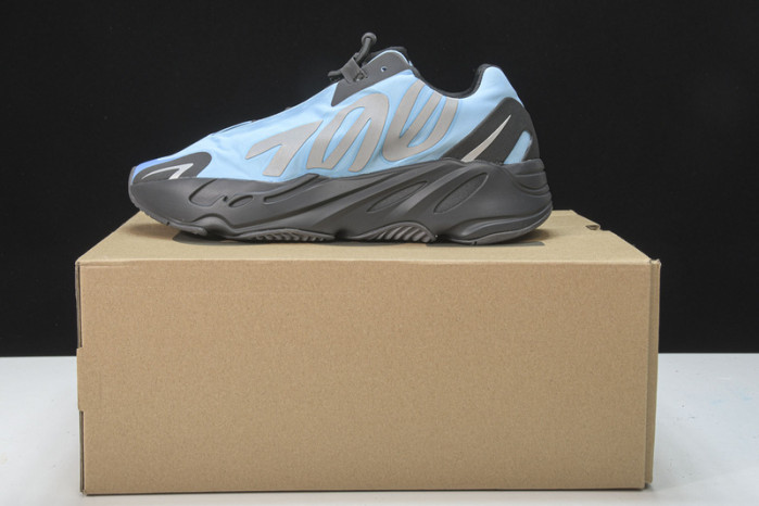 ad*s Y**zy boost 700 mnvn bright cyan gz3079